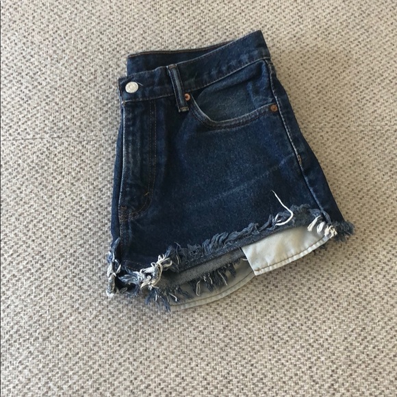 Levi Cut Off Shorts - Picture 2 of 3